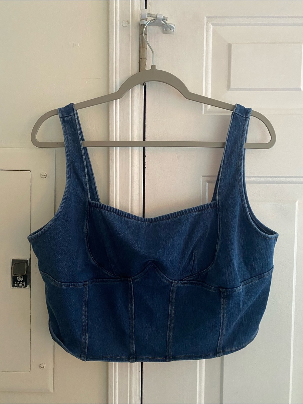 HALARA Denim-Style Blue Cropped Tank